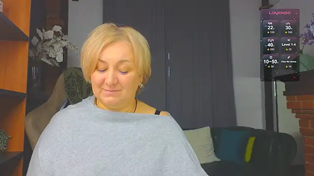 Snapshot of Marta_Wils chatting on November 2025 02:10:01 AM Marta Wils online show from November 2025 02:10:01 AM