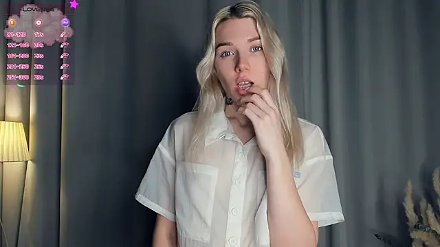 Snapshot of DianeHonnette chatting on October 2025 07:48:02 PM DianeHonnette online show from October 2025 07:48:02 PM