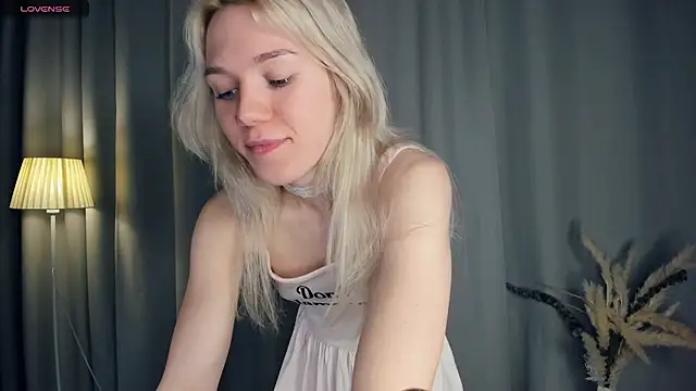 Snapshot of DianeHonnette chatting on January 2026 07:26:02 PM DianeHonnette online show from January 2026 07:26:02 PM