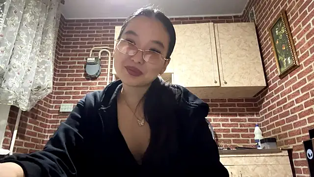 EmmaLeexth online show from October 2025 01:50:01 PM