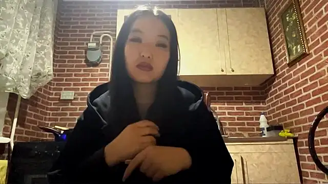 EmmaLeexth online show from November 2025 01:28:02 PM