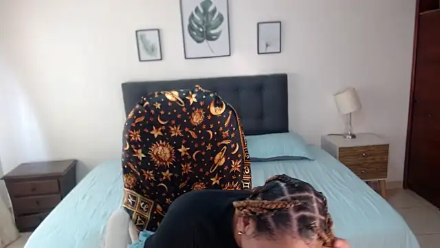 Amber  s online show from October 2025 01:48:02 PM