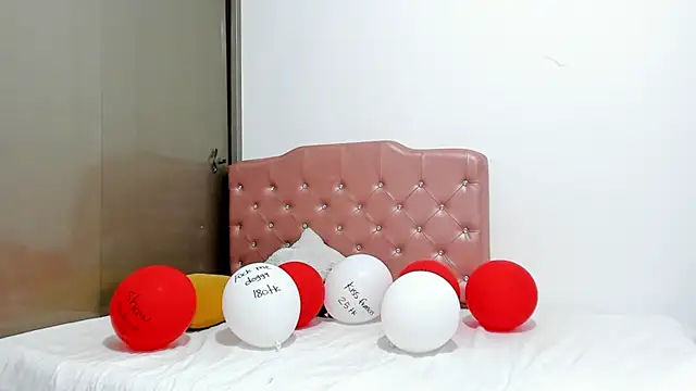 IslaRose7 online show from February 2026 01:52:02 PM