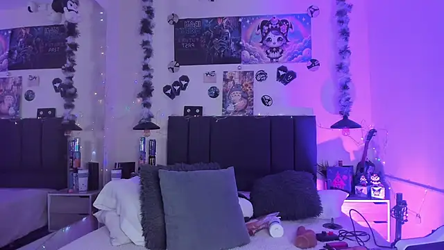 SabrinaV  online show from February 2026 11:28:02 AM