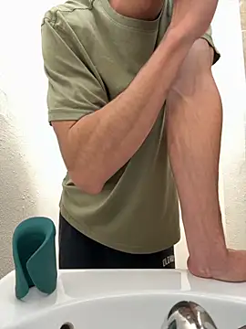 Snapshot of gymratforyouu chatting on November 2025 12:10:02 AM gymratforyouu online show from November 2025 12:10:02 AM