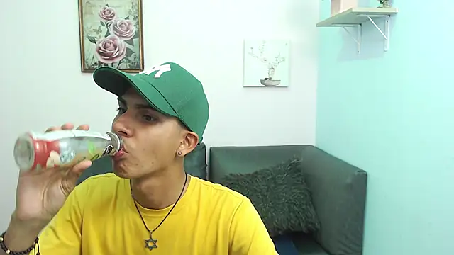 Snapshot of David_925_ chatting on October 2025 03:39:02 AM David 925 online show from October 2025 03:39:02 AM