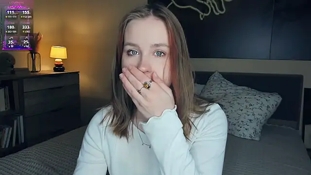 Snapshot of MaliaBourraine chatting on October 2025 08:03:01 AM MaliaBourraine online show from October 2025 08:03:01 AM