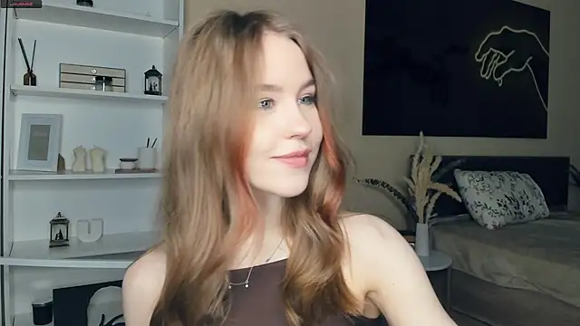 MaliaBourraine online show from May 2026 07:25:02 AM