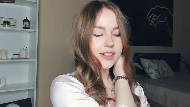 MaliaBourraine online show from May 2026 07:15:02 AM