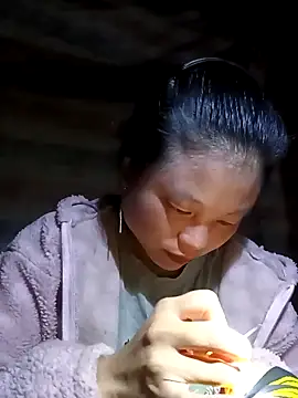 clara-cute online show from October 2025 02:29:02 PM