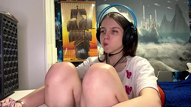 Elira Breeze online show from December 2025 04:56:01 PM