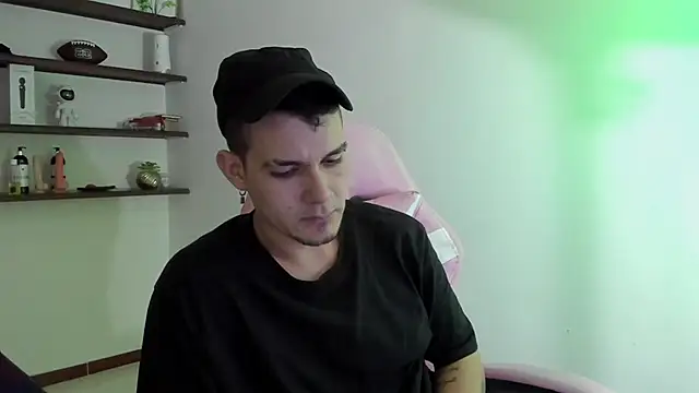 BooyHott  online show from December 2025 09:43:02 PM