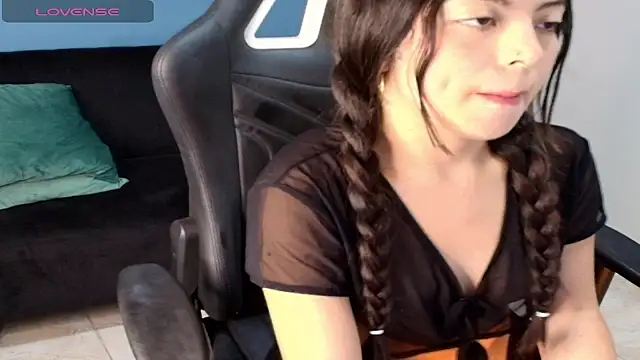 Snapshot of Johanna_Angel_ chatting on October 2025 03:59:01 AM Johanna Angel online show from October 2025 03:59:01 AM