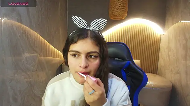 dany r  online show from October 2025 01:19:01 PM