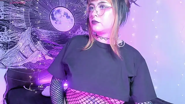 Snapshot of Hallucigenia_ chatting on November 2025 06:40:01 PM Hallucigenia online show from November 2025 06:40:01 PM