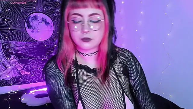 Snapshot of Hallucigenia_ chatting on December 2025 08:48:01 PM Hallucigenia online show from December 2025 08:48:01 PM