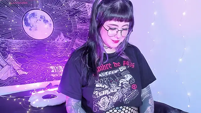 Snapshot of Hallucigenia_ chatting on February 2026 12:38:02 AM Hallucigenia online show from February 2026 12:38:02 AM