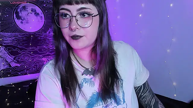 Snapshot of Hallucigenia_ chatting on February 2026 08:45:02 PM Hallucigenia online show from February 2026 08:45:02 PM