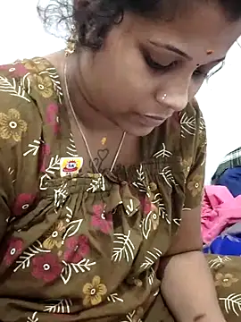 Snapshot of sweetqueen143 chatting on February 2026 07:01:01 PM sweetqueen143 online show from February 2026 07:01:01 PM