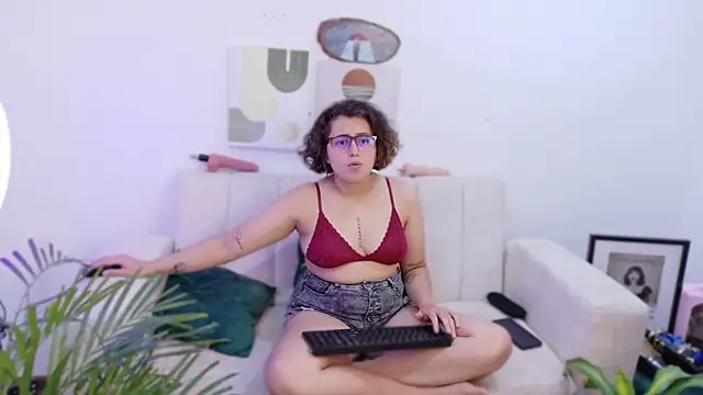 Snapshot of dirty_feelena chatting on October 2025 05:46:02 PM dirty feelena online show from October 2025 05:46:02 PM