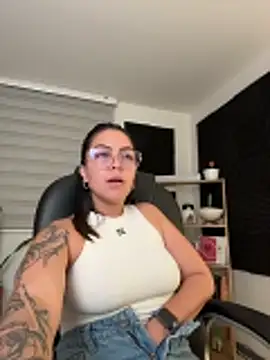 Snapshot of TaniaVelvet chatting on February 2026 03:46:02 AM TaniaVelvet online show from February 2026 03:46:02 AM