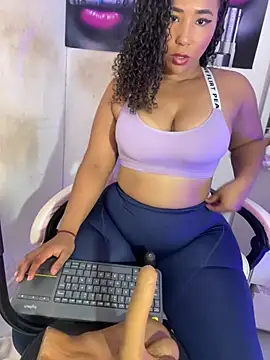 Snapshot of becca_wilsson chatting on May 2026 06:47:02 PM becca wilsson online show from May 2026 06:47:02 PM