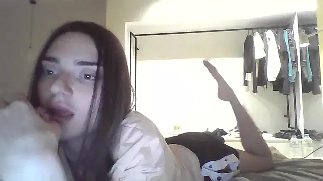 Luna Samosienko online show from September 2025 06:33:02 PM