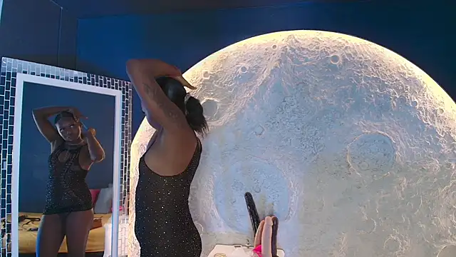 Snapshot of SaraGuzmann chatting on February 2026 03:48:02 PM SaraGuzmann online show from February 2026 03:48:02 PM