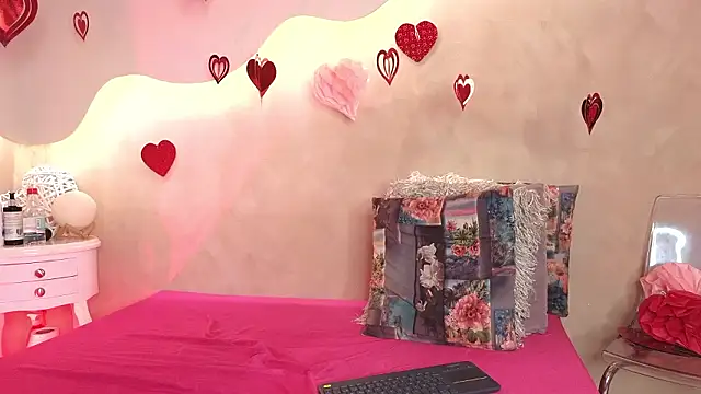 Snapshot of SaraGuzmann chatting on February 2026 07:32:02 PM SaraGuzmann online show from February 2026 07:32:02 PM