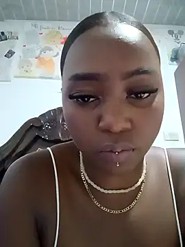 Snapshot of SaraGuzmann chatting on February 2026 05:52:01 AM SaraGuzmann online show from February 2026 05:52:01 AM