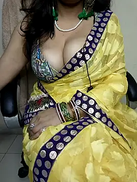 Snapshot of Hey_Jully chatting on October 2025 05:20:02 AM Hey Jully online show from October 2025 05:20:02 AM