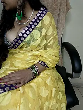 Snapshot of Hey_Jully chatting on November 2025 04:56:01 AM Hey Jully online show from November 2025 04:56:01 AM