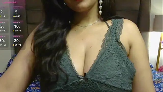 Snapshot of Hey_Jully chatting on April 2026 06:20:01 AM Hey Jully online show from April 2026 06:20:01 AM