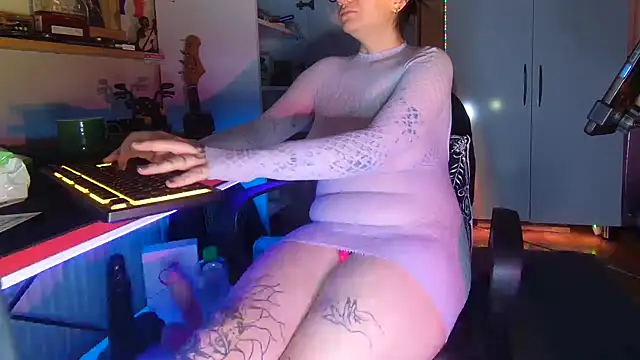 creameerryy21 online show from November 2025 10:31:01 PM