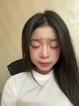 Snapshot of mau15_ chatting on November 2025 10:04:02 AM mau15 online show from November 2025 10:04:02 AM