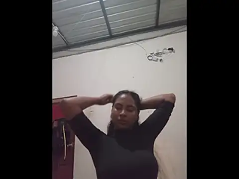 Snapshot of _Canella_ chatting on November 2025 03:50:01 AM Canella online show from November 2025 03:50:01 AM