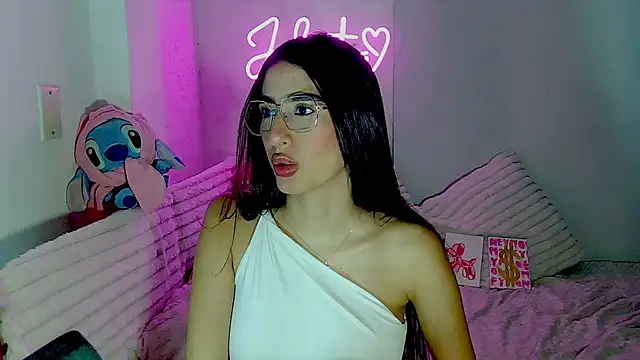 Snapshot of Julieta_Duque chatting on September 2025 03:55:02 AM Julieta Duque online show from September 2025 03:55:02 AM