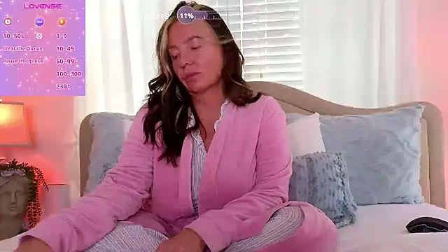 Snapshot of STIFFLERSMOMM chatting on October 2025 02:18:02 PM STIFFLERSMOMM online show from October 2025 02:18:02 PM