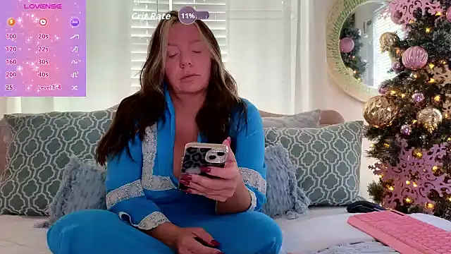 Snapshot of STIFFLERSMOMM chatting on November 2025 02:28:01 PM STIFFLERSMOMM online show from November 2025 02:28:01 PM