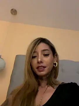 MoniUribe online show from September 2025 04:39:02 AM