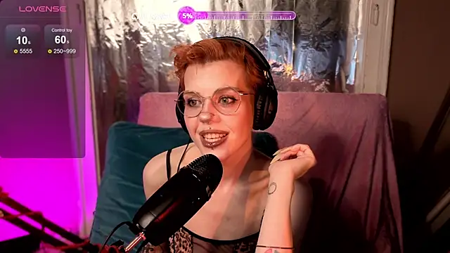 Snapshot of tacodeluxxxe chatting on April 2026 03:11:02 AM tacodeluxxxe online show from April 2026 03:11:02 AM