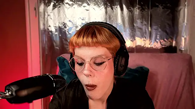 Snapshot of tacodeluxxxe chatting on April 2026 02:12:02 AM tacodeluxxxe online show from April 2026 02:12:02 AM