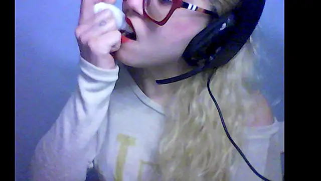 Snapshot of BlondieTami chatting on October 2025 05:01:01 PM BlondieTami online show from October 2025 05:01:01 PM