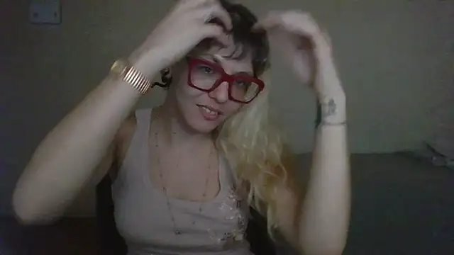 Snapshot of BlondieTami chatting on February 2026 06:26:01 AM BlondieTami online show from February 2026 06:26:01 AM