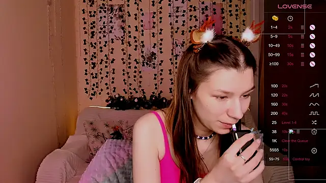 Snapshot of LinaBlossom_ chatting on December 2025 06:09:01 AM LinaBlossom online show from December 2025 06:09:01 AM