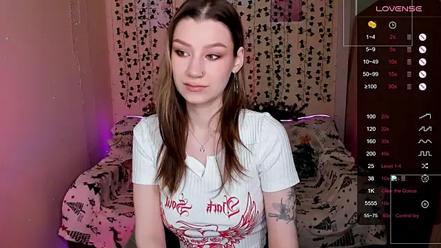 Snapshot of LinaBlossom_ chatting on December 2025 08:22:01 AM LinaBlossom online show from December 2025 08:22:01 AM