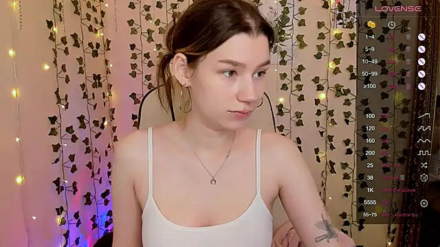 Snapshot of LinaBlossom_ chatting on February 2026 05:55:01 AM LinaBlossom online show from February 2026 05:55:01 AM