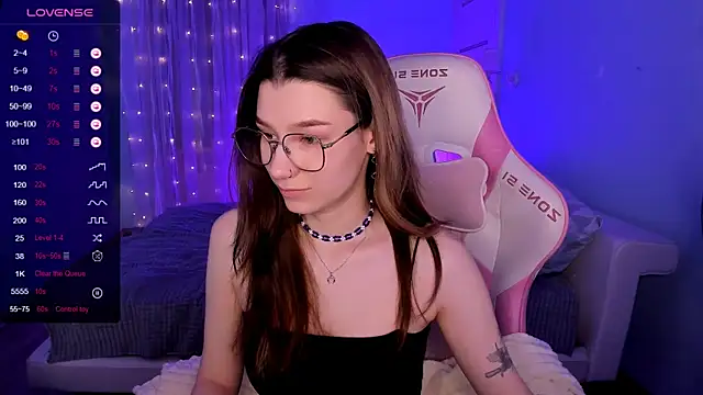 Snapshot of LinaBlossom_ chatting on February 2026 08:11:02 AM LinaBlossom online show from February 2026 08:11:02 AM