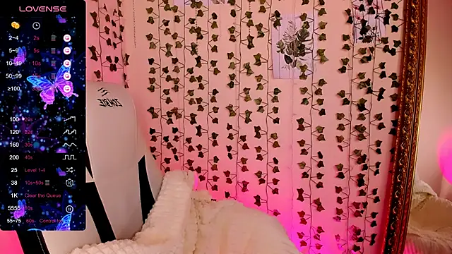 Snapshot of LinaBlossom_ chatting on February 2026 08:23:02 AM LinaBlossom online show from February 2026 08:23:02 AM