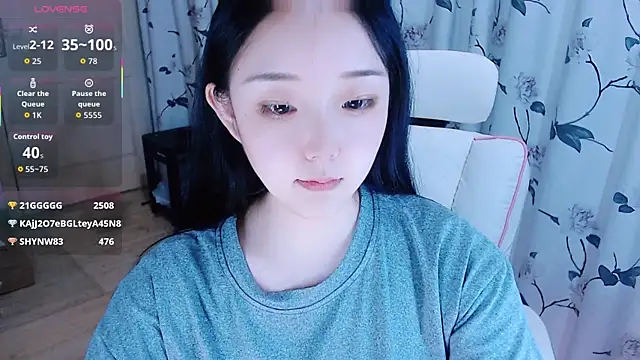 Niannian- online show from October 2025 12:50:01 PM